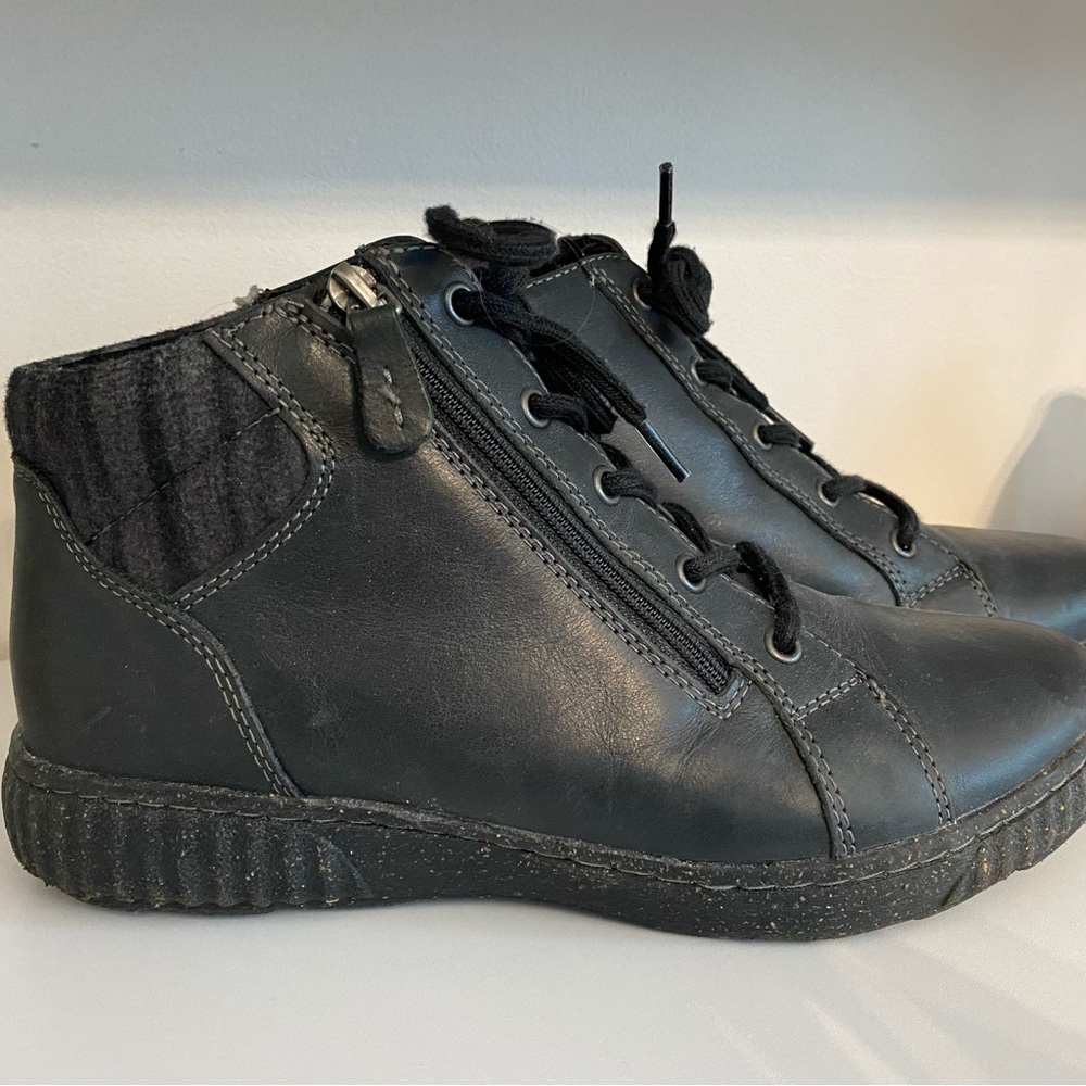 Clarks Black Ankle Boots Women’s size 10